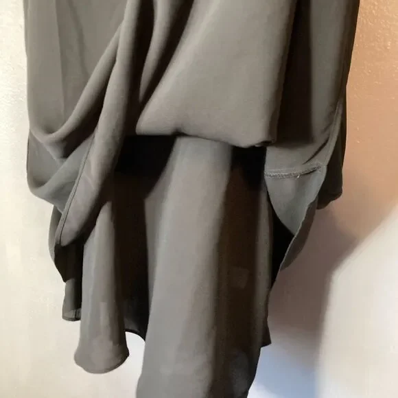 Alya Francesca’s Classic Black Pullover Dress - Picture 3 of 4